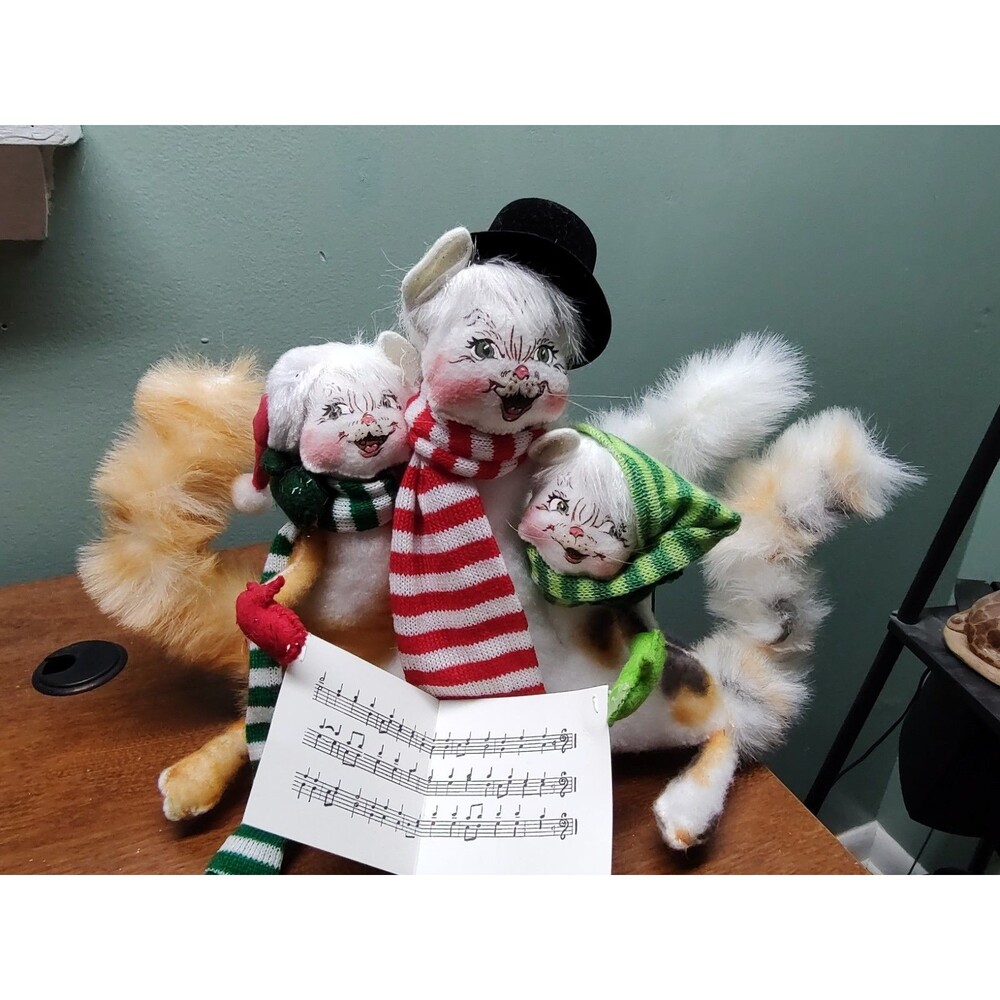 2006 Annalee stuffed doll Christmas cats caroling trio calico